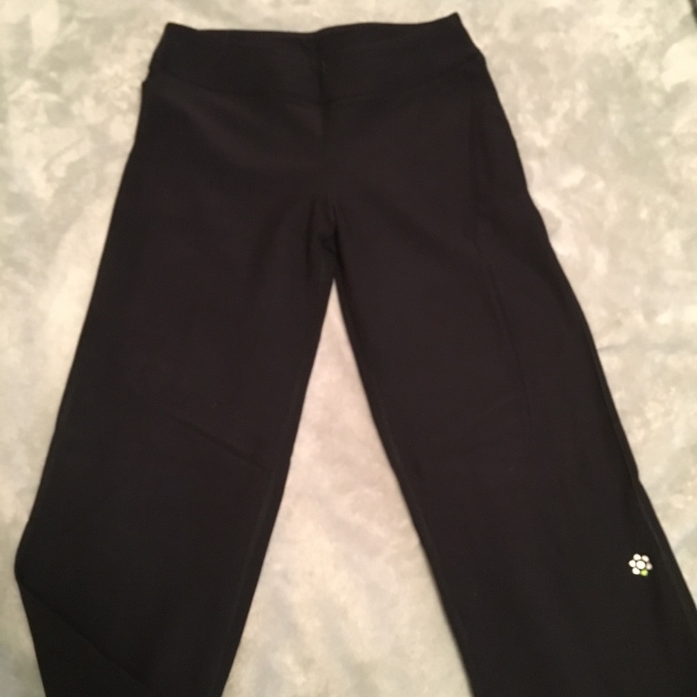 Size medium yoga pants - Picture 2 of 3